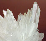 非常に透明度の高い石英結晶（水晶）のクラスター