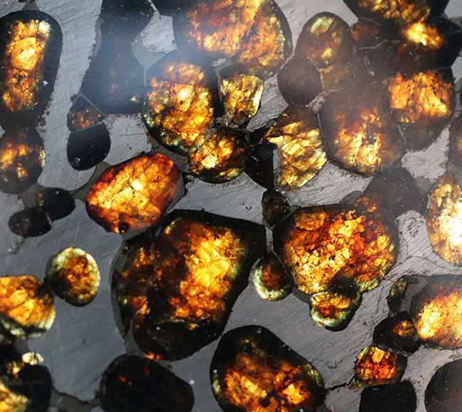 パラサイト隕石に抱く常識的なイメージを根底から覆す、ギガサイズ（最大部２６センチオーバー）の特大ケニヤ産パラサイト隕石（本体防錆処理済み）（その7）