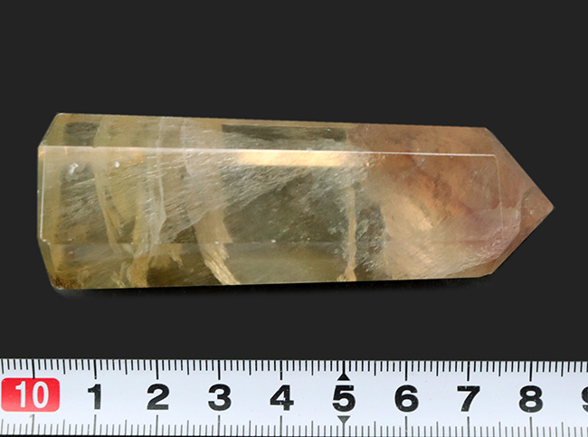 ほのかに黄色を呈する、イエローフローライト（Fluorite・蛍石）。透明度高し！（その6）