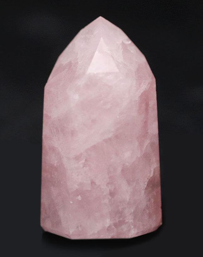 美しいピンク色を呈するバラ石英、ローズクォーツ（Rose quarz）（その1）