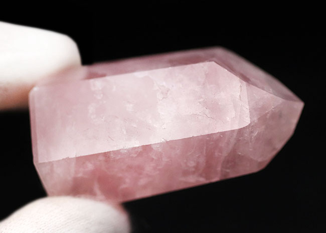 美しいピンク色を呈するバラ石英、ローズクォーツ（Rose quarz） 鉱物 販売