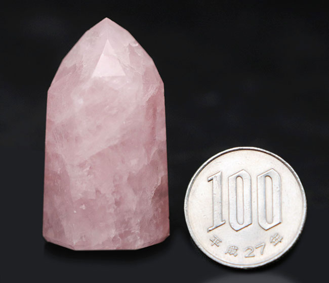 美しいピンク色を呈するバラ石英、ローズクォーツ（Rose quarz） 鉱物 販売