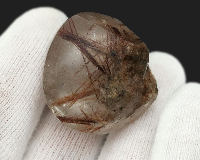 神秘的な味わい、「天使の髪」を内包した水晶、ルチルクォーツ