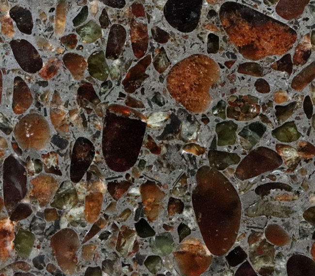 オリビンが美しく見える、薄い直方体型標本、ユニークな模様でコレクターの人気を集めている、ケニアンパラサイト（石鉄隕石）（その6）