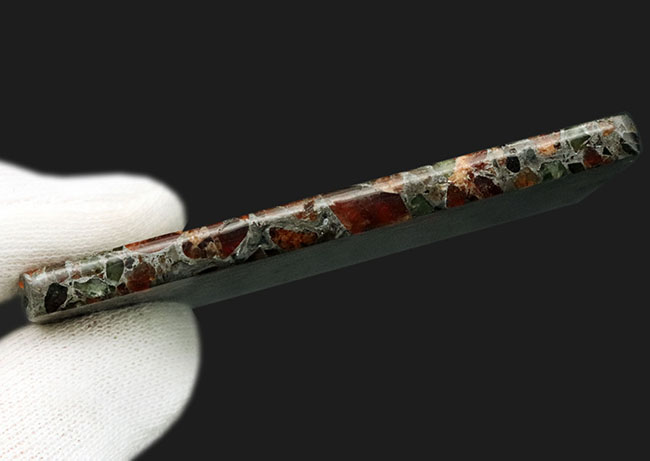オリビンが美しく見える、薄い直方体型標本、ユニークな模様でコレクターの人気を集めている、ケニアンパラサイト（石鉄隕石）（その7）