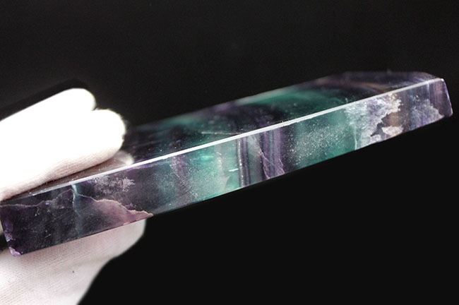 重厚感あり、非常に上質なレインボーフローライト（fluorite）。透明度