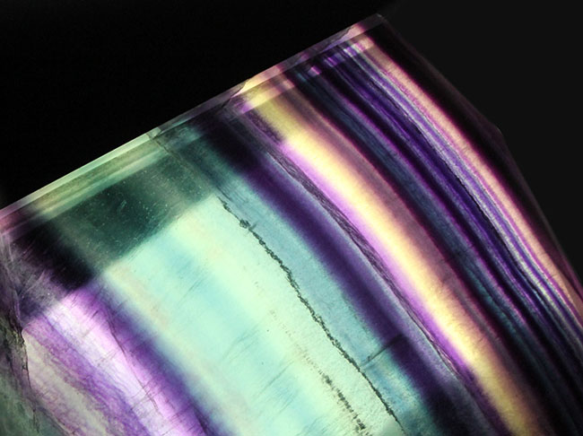 重厚感あり、非常に上質なレインボーフローライト(fluorite)。透明度を活かした展示が可能な細めのオリジナルスタンド付き(その7)