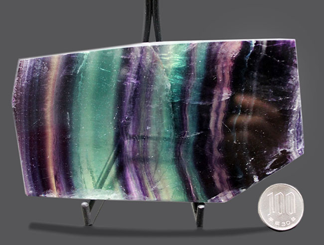 重厚感あり、非常に上質なレインボーフローライト(fluorite)。透明度を活かした展示が可能な細めのオリジナルスタンド付き(その9)