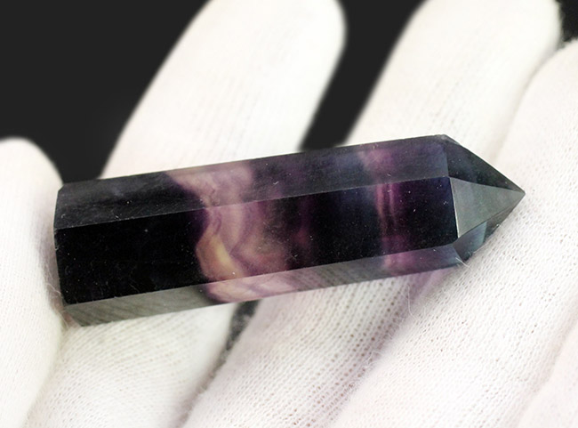 濃い紫色が印象的な人気鉱物、蛍石。英名はフローライト（Fluorite）（その3）