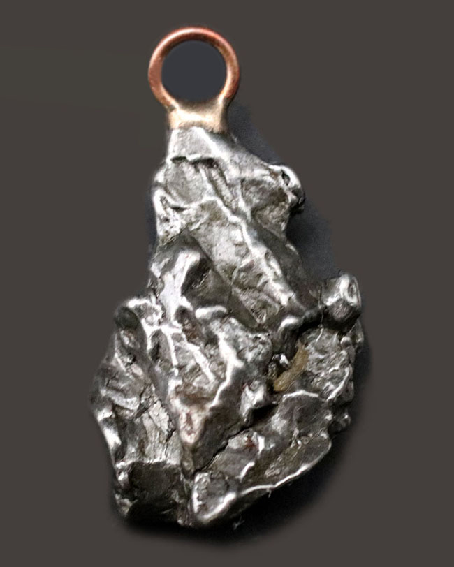 世界で最もロマンあふれるペンダントトップ。鉄隕石、カンポ・デル・シエロ（Campo del Cielo）を使用。シルバーチェーン、高級ジュエリーケース付き（その1）