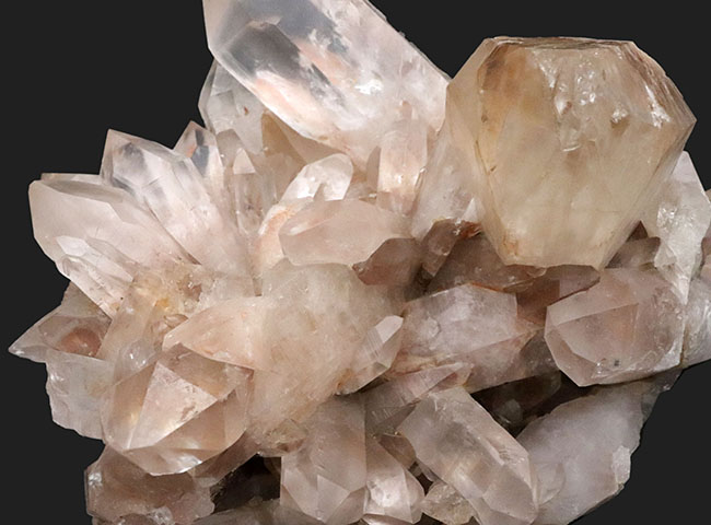 ネイチャーをまるまる内包したような、見事な産状、サービスプライス!水晶(石英の結晶)の群集標本(その5)