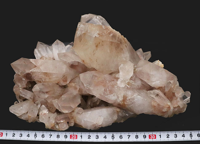 ネイチャーをまるまる内包したような、見事な産状、サービスプライス!水晶(石英の結晶)の群集標本(その7)