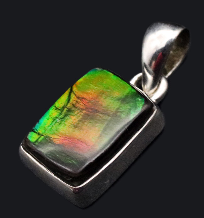 オレンジとグリーンに輝く!カナダ産の上質なアンモライト(Ammolite)を使ったペンダントトップ。金具はスターリングシルバー。チェーン、革紐、ジュエリーケース付き(その7)