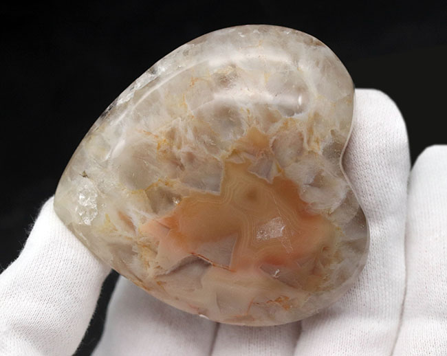 シュールな味わい。晶洞を加工したハート型の水晶クラスター(Quartz)(その2)