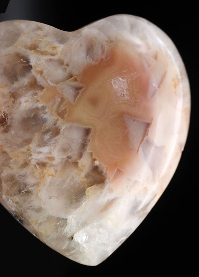 シュールな味わい。晶洞を加工したハート型の水晶クラスター(Quartz)(その3)