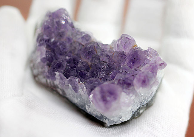 濁りのないノーブルカラー!気高さの象徴とされた紫色の鉱物、アメシスト原石(amethyst)(その3)