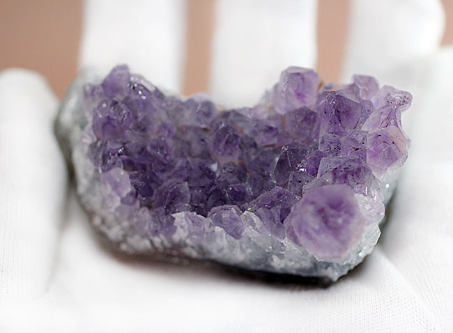 濁りのないノーブルカラー！気高さの象徴とされた紫色の鉱物、アメシスト原石（amethyst）（その9）