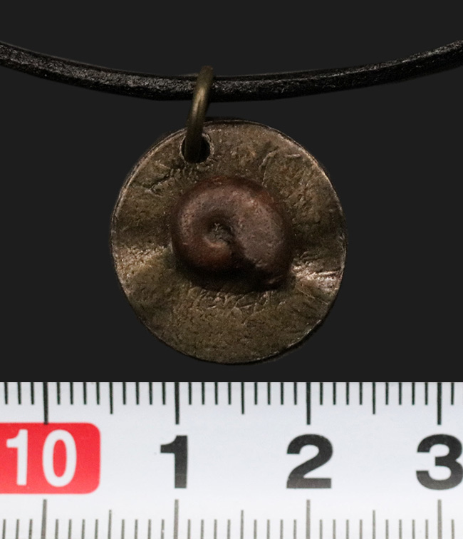 古生物をこよなく愛する貴方のための渋いアイテム！モロッコ産のアンモナイト（Ammonite）を使ったペンダントトップ（革紐付き）（その5）