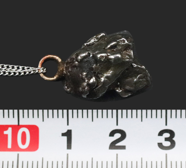 アルゼンチンチャコ州に落下した鉄隕石、カンポ・デル・シエロ（Campo del Cielo）を使ったペンダントトップ（シルバーチェーン、高級ジュエリーケース付き）（その5）
