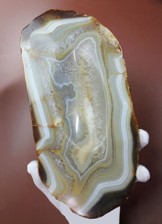 中央の窪み、あなたならどう活かす？高い人気を博す色彩豊かなブラジル産メノウ標本（Agate）（その2）