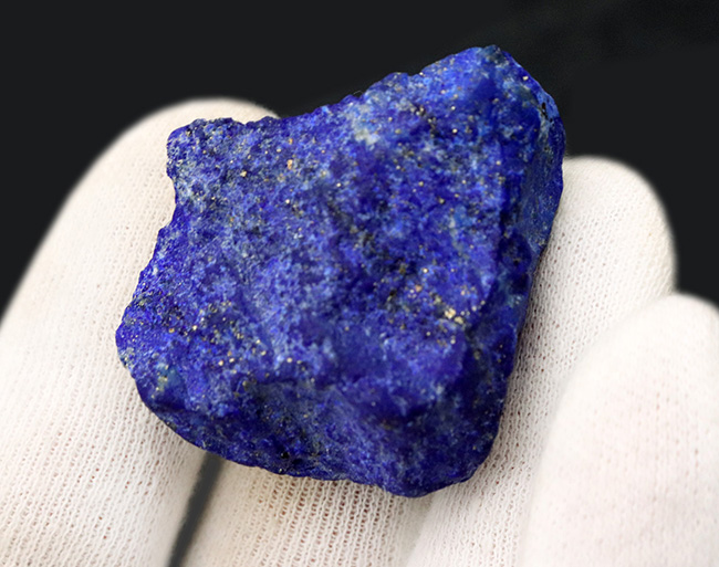 古代より宝石として珍重されてきたアフガニスタン産の天然ラピスラズリ（Lapis lazuli）の原石（その2）