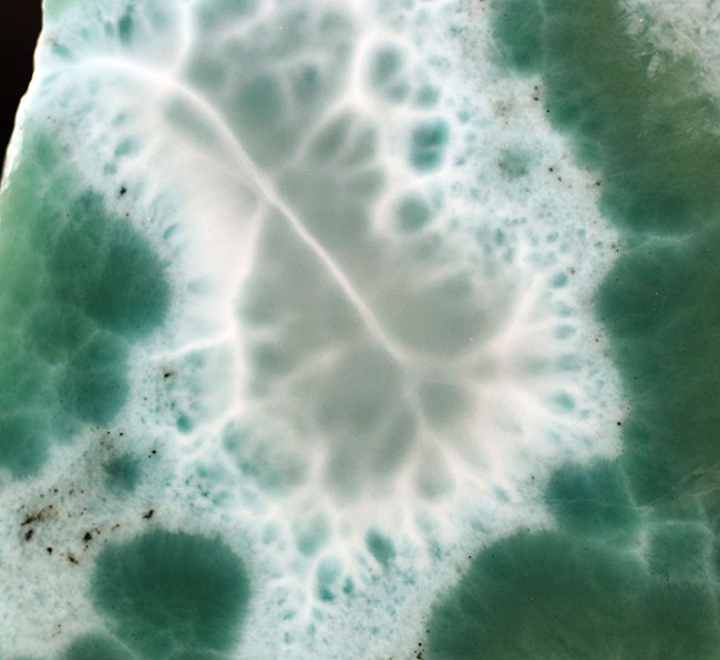 すべてが「素敵」で構成されている美しき鉱物、上質ラリマー石(Larimar)(その4)