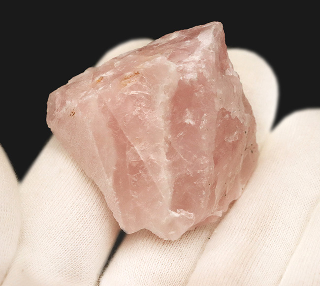 女神アフロディーテの吐息がかかった！？独特の淡さとミルキー感が特徴……ローズクォーツ（Rose Quartz）の原石（その3）