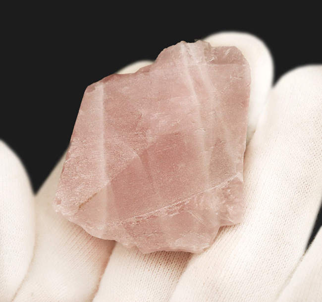 女神アフロディーテの吐息がかかった！？独特の淡さとミルキー感が特徴……ローズクォーツ（Rose Quartz）の原石（その4）