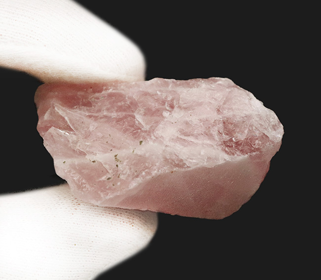 女神アフロディーテの吐息がかかった！？独特の淡さとミルキー感が特徴……ローズクォーツ（Rose Quartz）の原石（その5）