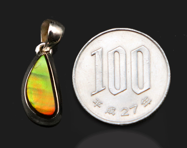 強い発色!さわやかな色合いにご注目!宝石アンモライト(Ammolite)を使ったペンダントトップ。金具はスターリングシルバー。チェーン、革紐、ジュエリーケース付き(その8)