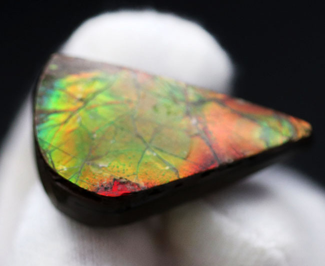 色の変化が楽しめる！雫型のアンモライトを使った（Ammolite）ピンブローチ（その3）