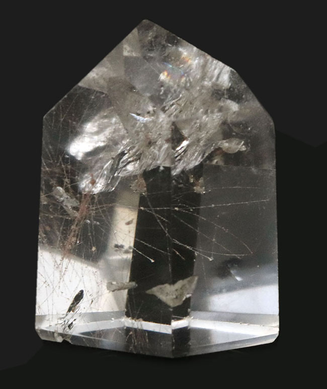 天使の髪と形容される細い赤褐色のラインが見られる特殊な石英、ルチルクォーツ（Rutilated Quartz）（その1）