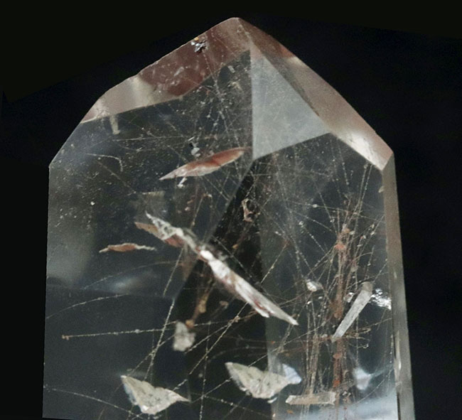 天使の髪と形容される細い赤褐色のラインが見られる特殊な石英、ルチルクォーツ（Rutilated Quartz）（その2）