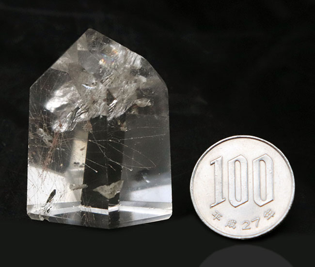 天使の髪と形容される細い赤褐色のラインが見られる特殊な石英、ルチルクォーツ（Rutilated Quartz）（その8）