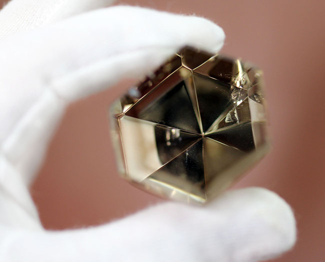 幻影を目にすることができる!マダガスカル産のファントムクオーツ天然結晶(その12)