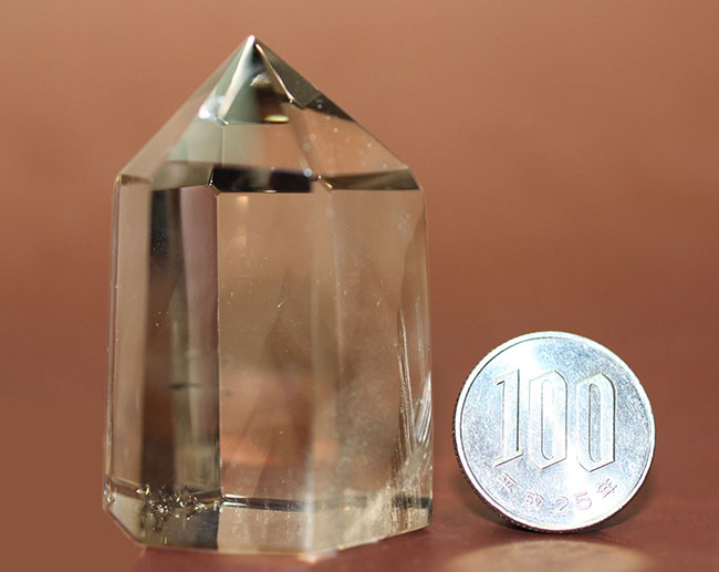 幻影を目にすることができる!マダガスカル産のファントムクオーツ天然結晶(その13)