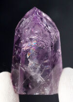 氷のような味わいを持つ、紫の水晶、宝石としても名高いアメシスト（Amethyst）の原石