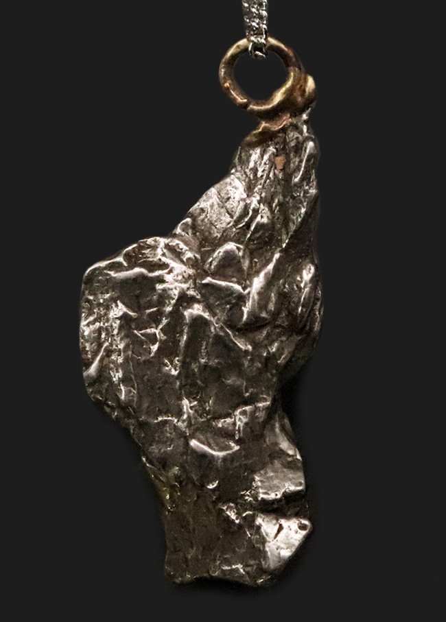 個性的なアイテムをお探しの貴方に！約5000年前に地球に落下した、最も名の知られた鉄隕石、カンポ・デル・シエロのペンダントトップ（シルバーチェーン＆高級ジュエリーケース付き）（その1）