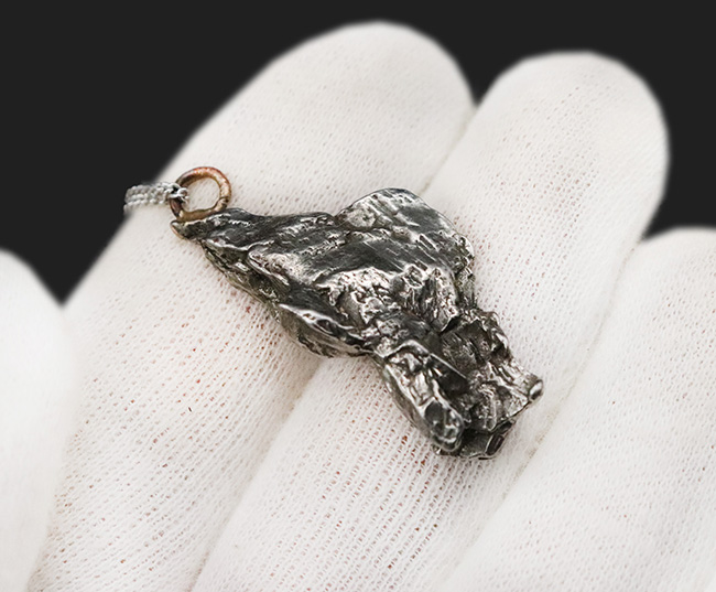 個性的なアイテムをお探しの貴方に！約5000年前に地球に落下した、最も名の知られた鉄隕石、カンポ・デル・シエロのペンダントトップ（シルバーチェーン＆高級ジュエリーケース付き）（その5）