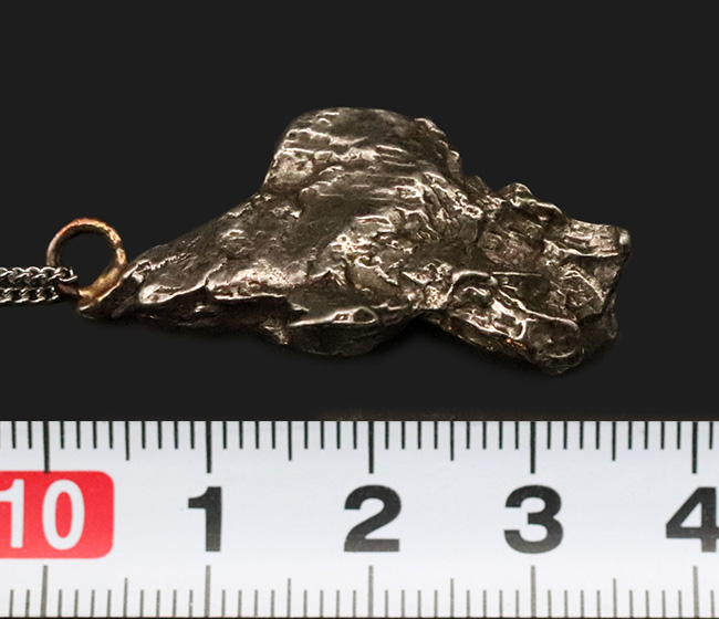 個性的なアイテムをお探しの貴方に！約5000年前に地球に落下した、最も名の知られた鉄隕石、カンポ・デル・シエロのペンダントトップ（シルバーチェーン＆高級ジュエリーケース付き）（その6）