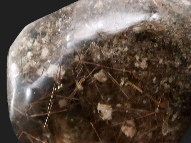 ルチル(金鉱石)が含まれた自然の風合いを色濃く残した水晶(Rutilated Quartz)(その5)