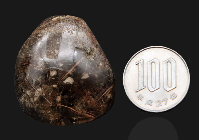 ルチル(金鉱石)が含まれた自然の風合いを色濃く残した水晶(Rutilated Quartz)(その7)