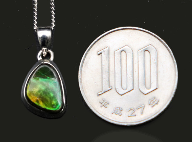 ready-to-use!ナチュラルなシェイプが愛らしい、宝石アンモライト(Ammolite)を使ったペンダントトップ。金具はスターリングシルバー。チェーン、革紐、ジュエリーケース付き(その8)