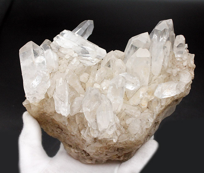 ロッククリスタル(白水晶) ロッククリスタル (白水晶) (Rock Crystal) - Rock Identifier