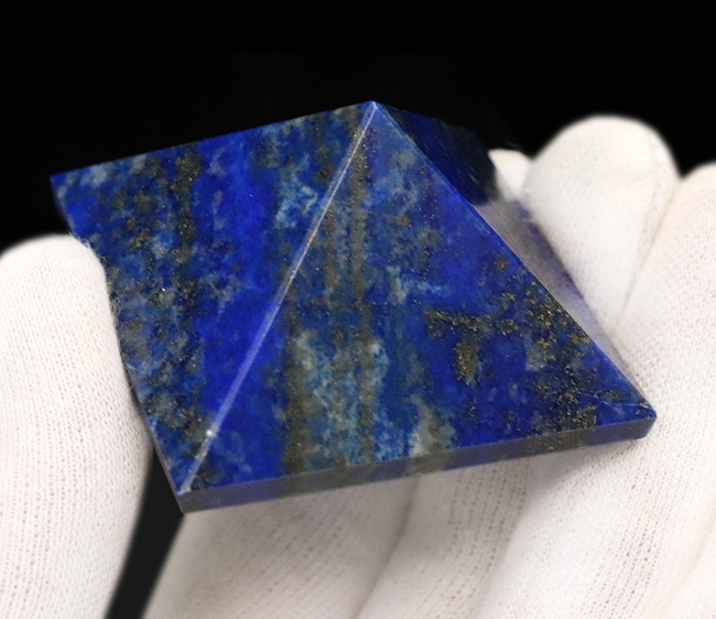 高貴な色、ブルーを呈する、ピラミッド型にカットされた、アフガニスタン産の天然ラピスラズリ(Lapis lazuli)の高品位標本(その4)