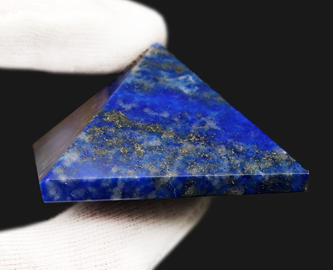 高貴な色、ブルーを呈する、ピラミッド型にカットされた、アフガニスタン産の天然ラピスラズリ(Lapis lazuli)の高品位標本(その5)