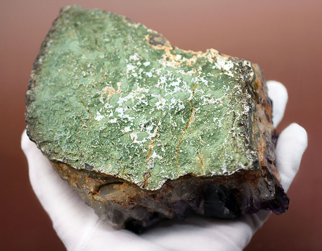 これぞ「紫」水晶と言いたくなる色の濃さ!宝石として知られるアメシスト(amethyst)の大きな原石(その3)