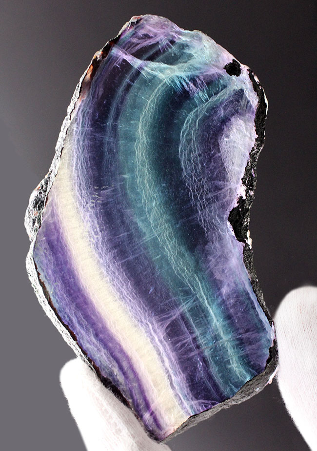 人気!色合いの異なる複数の層から成る鉱物、レインボーフローライト(fluorite)の上質標本(その1)