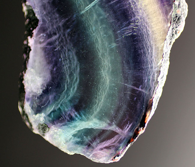 人気!色合いの異なる複数の層から成る鉱物、レインボーフローライト(fluorite)の上質標本(その3)