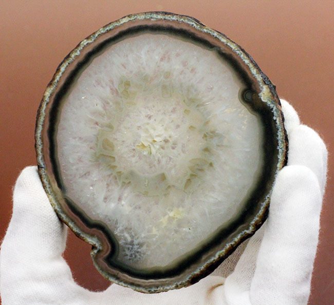 円環状のブラジル産メノウ(Agate)。まさに地球代表。(その2)